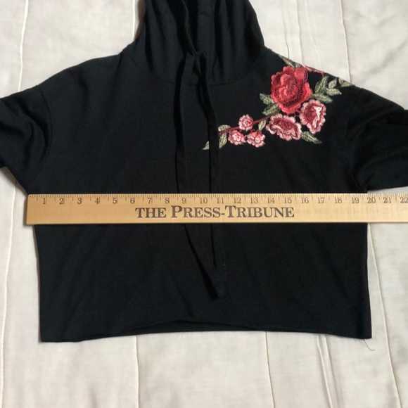 Long Sleeve Crop Top - Picture 5 of 7